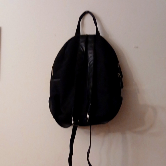 Backpack - Picture 5 of 9